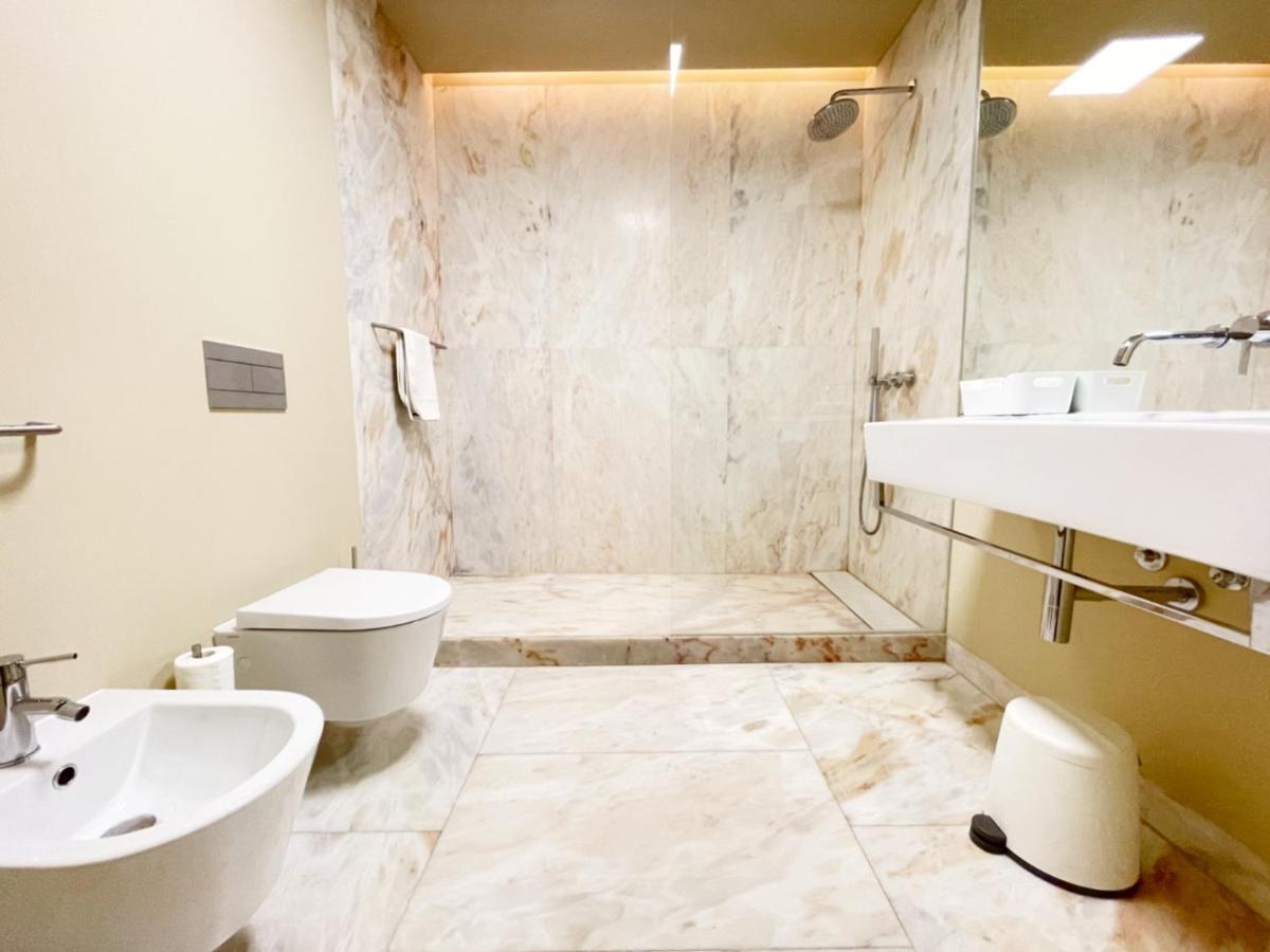 Deluxe Two-Bedroom Apartment