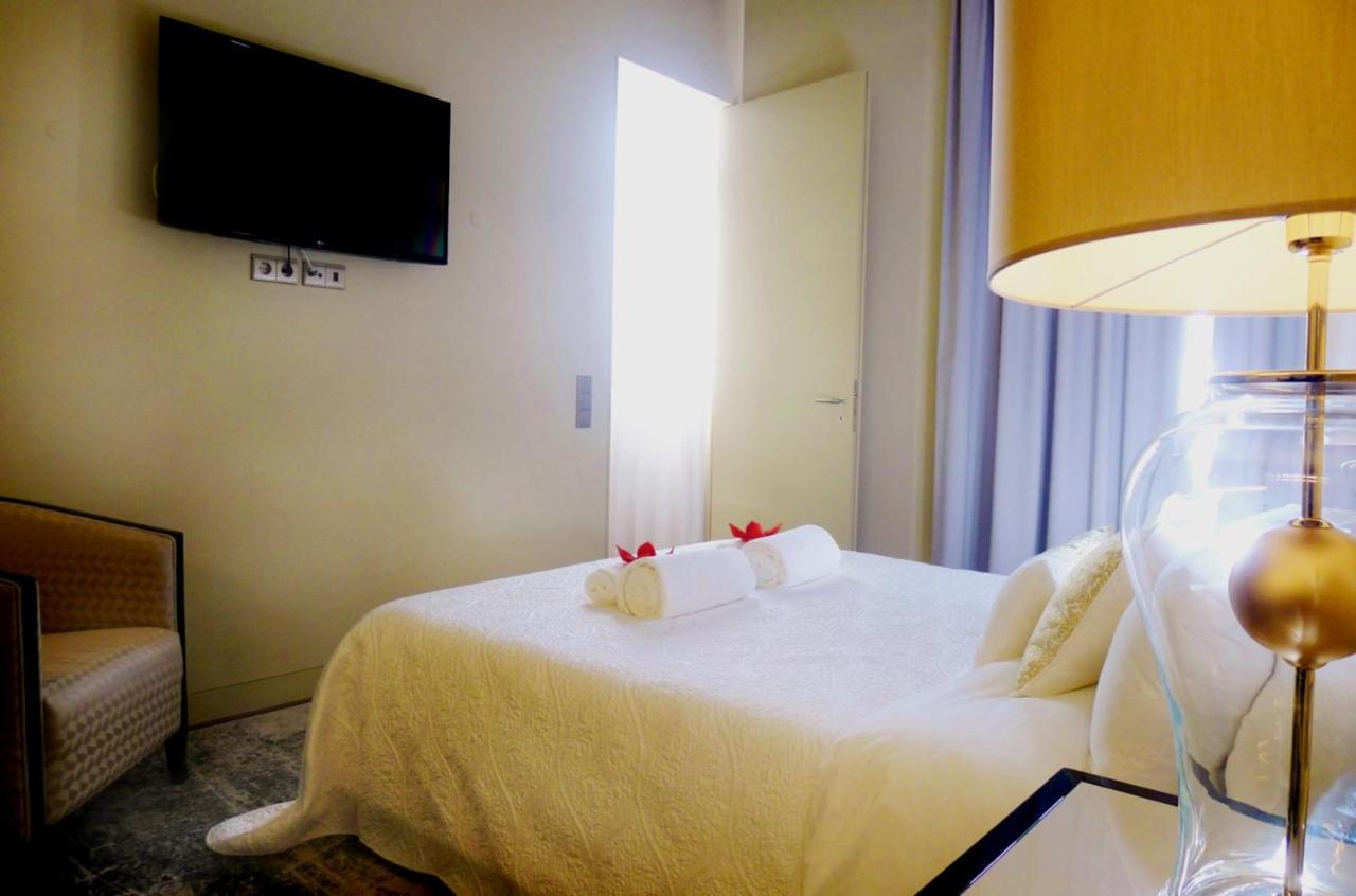 Deluxe Two-Bedroom Apartment
